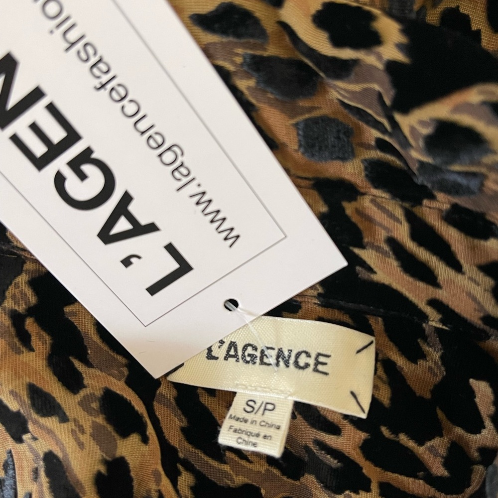 L AGENCE
Laurent Silk Leopard Velvet Shirt - Picture 9 of 12